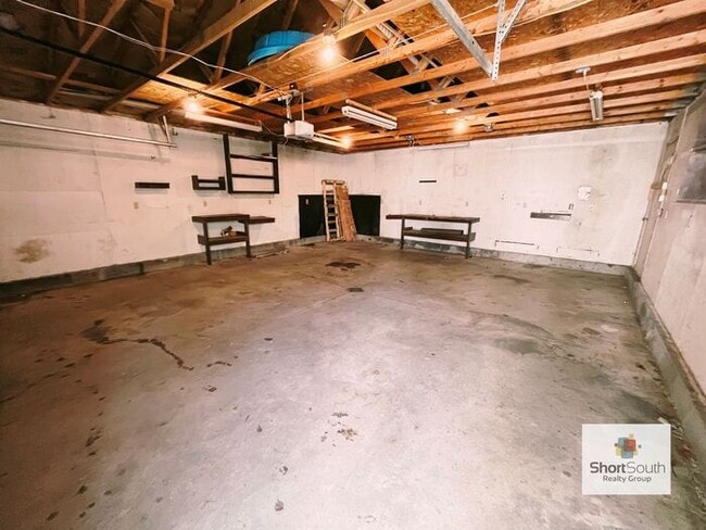 Building Photo - 3 bed 1.5 bath Single Family Home