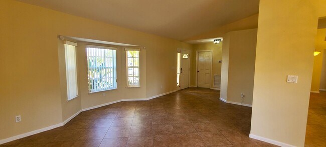 Building Photo - 6769 NW Abigail Ave