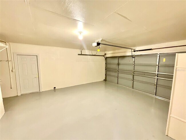 Building Photo - 644 Manor Dr W