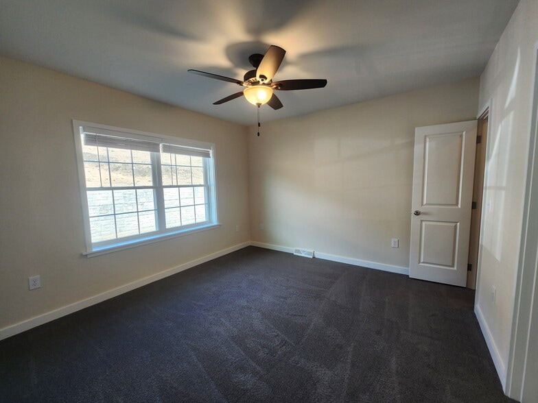 Building Photo - 73 Ivan Dr