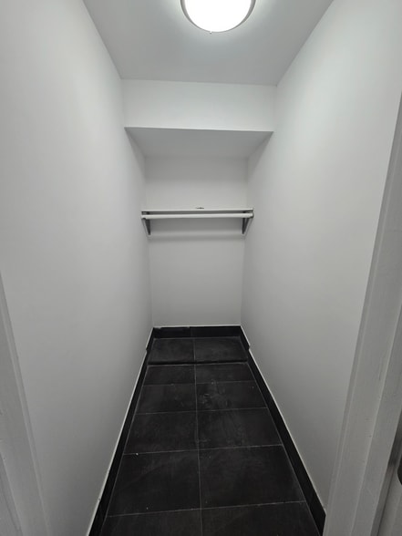 Building Photo - 195 Herzl St