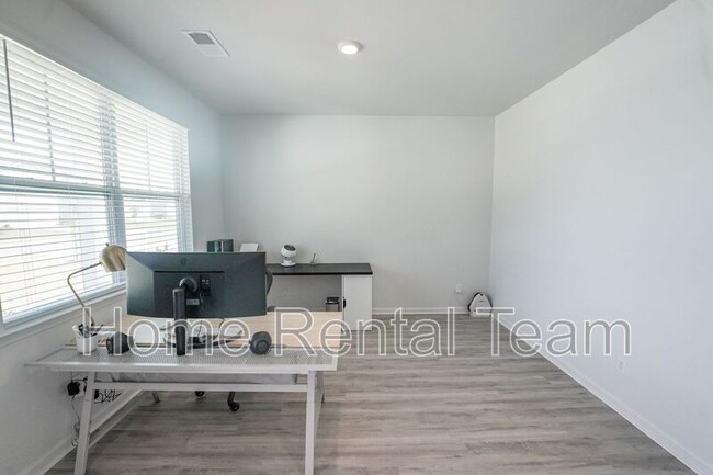 Building Photo - 156 Kraft Kove