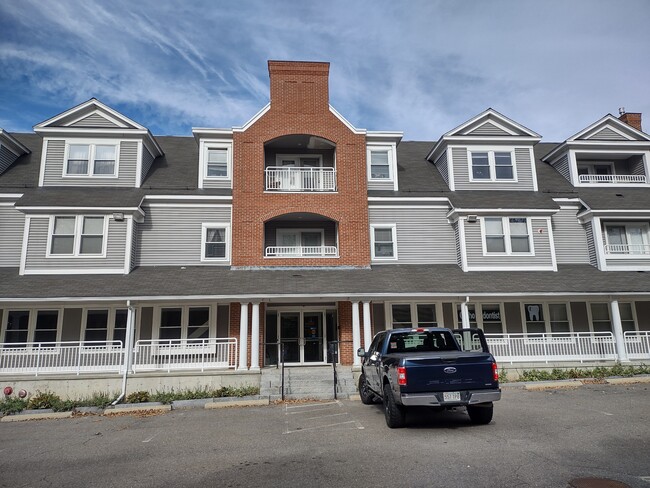 Front of the building - Parking/Garage underground - 1732 Main St