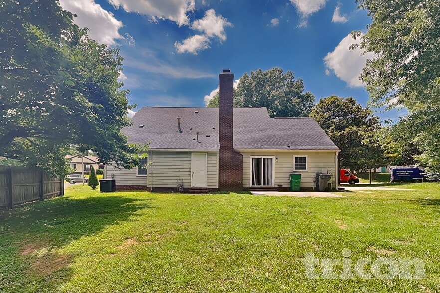 Building Photo - 7400 Palmetto Ct