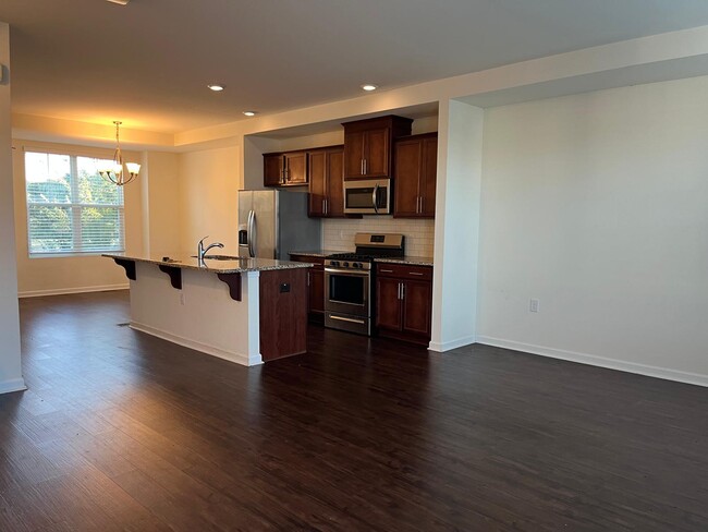 Building Photo - 425 Rhamkatte Rd