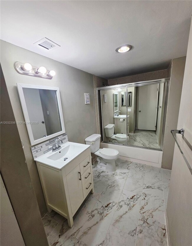 Building Photo - 4164 Inverrary Dr
