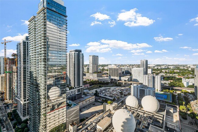 Building Photo - 851 NE 1st Ave