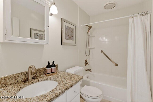 Building Photo - 328 E Main St