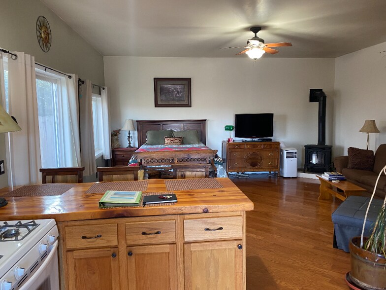 Building Photo - 3488 Old Yellowstone Trail North Rd