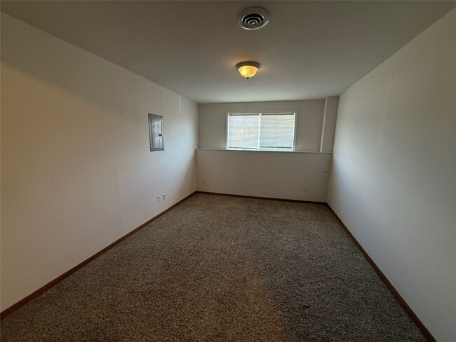 Building Photo - 3056 Valley Oaks Dr