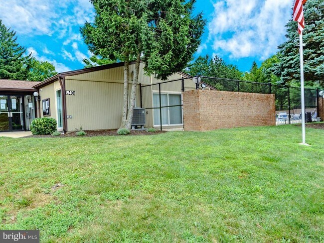 Building Photo - 19443 Brassie Pl
