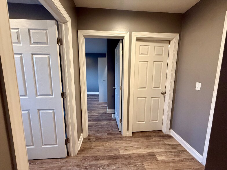 Building Photo - 801 Grand St