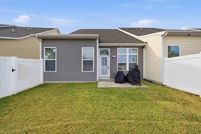 Building Photo - 1617 Catbird Ln