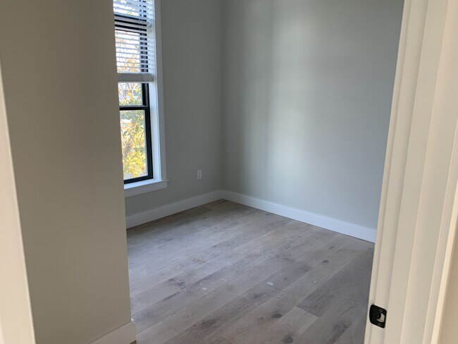 Building Photo - 155 Everett St