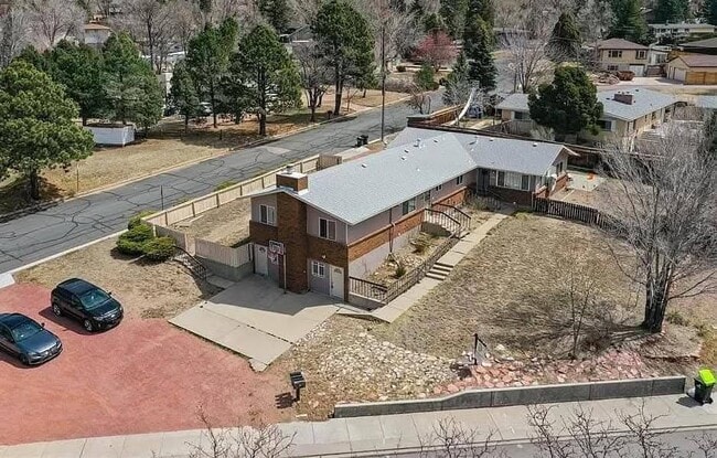 Building Photo - 1400 Acacia Dr