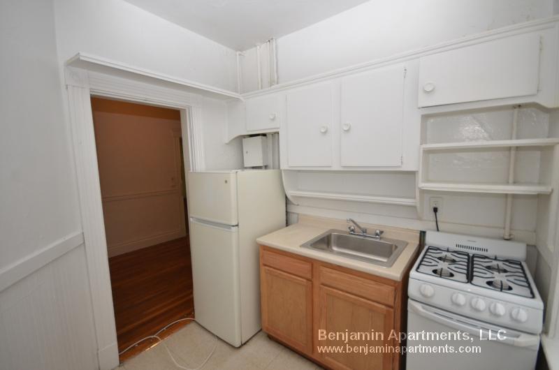 Building Photo - 1350 Comm.Ave. Unit 8