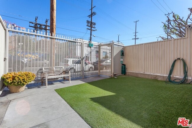 Building Photo - 1850 Industrial St