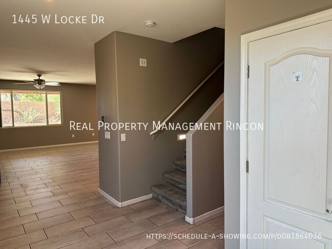 Building Photo - 1445 W Locke Dr