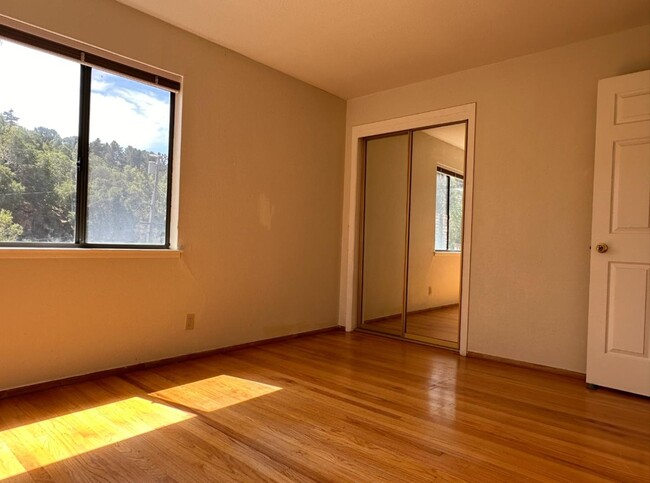 Building Photo - 3038 Canyon Rd