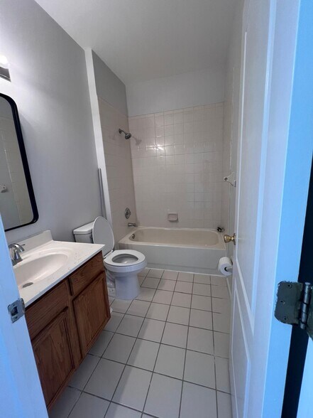 Building Photo - 933 Del Negro Ct