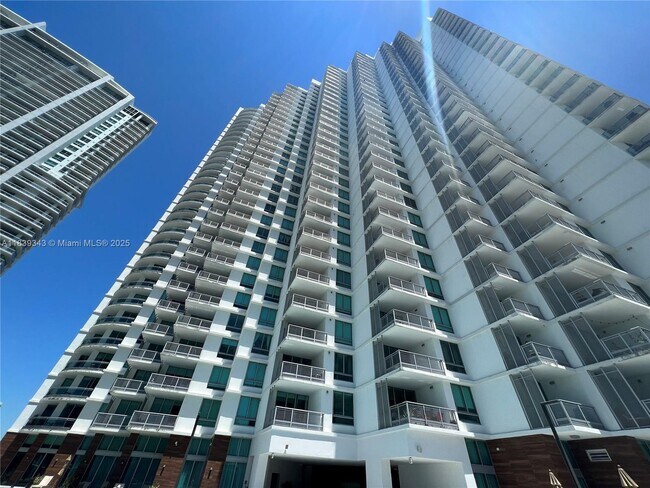 Building Photo - 350 S Miami Ave