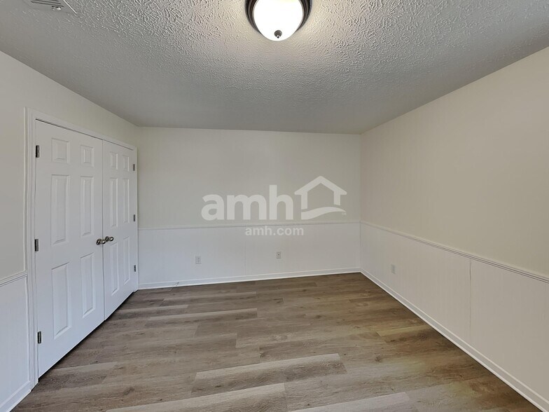 Building Photo - 2126 Burgess Ln