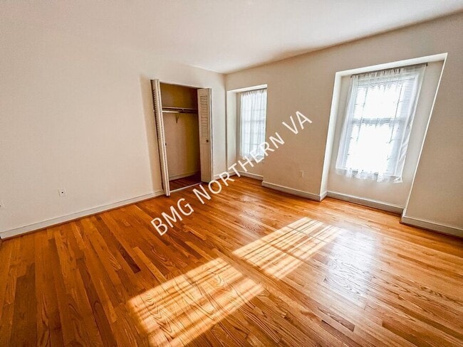 Building Photo - 1325 Lynnbrook Dr