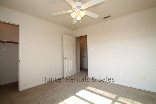 Building Photo - Aztec Trace!