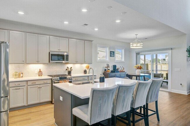 Building Photo - 3 Bedroom, 2.5 Bathroom Home in Oakley Pointe - Moncks Corner