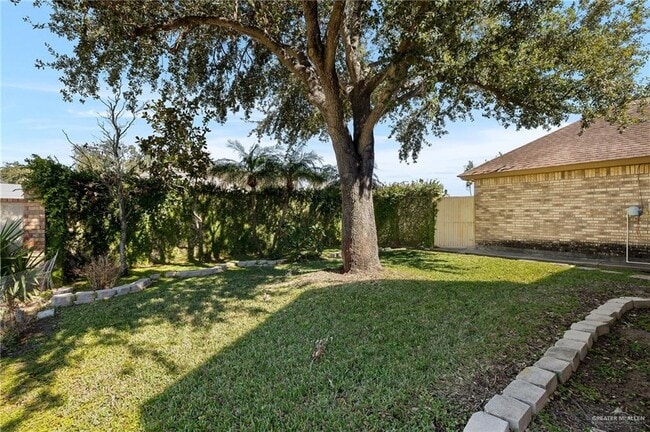 Building Photo - 27 N "E" St