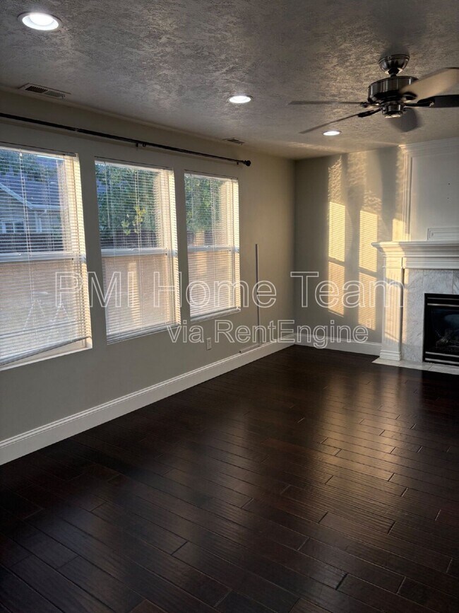 Building Photo - 2191 Loch Lomond Dr
