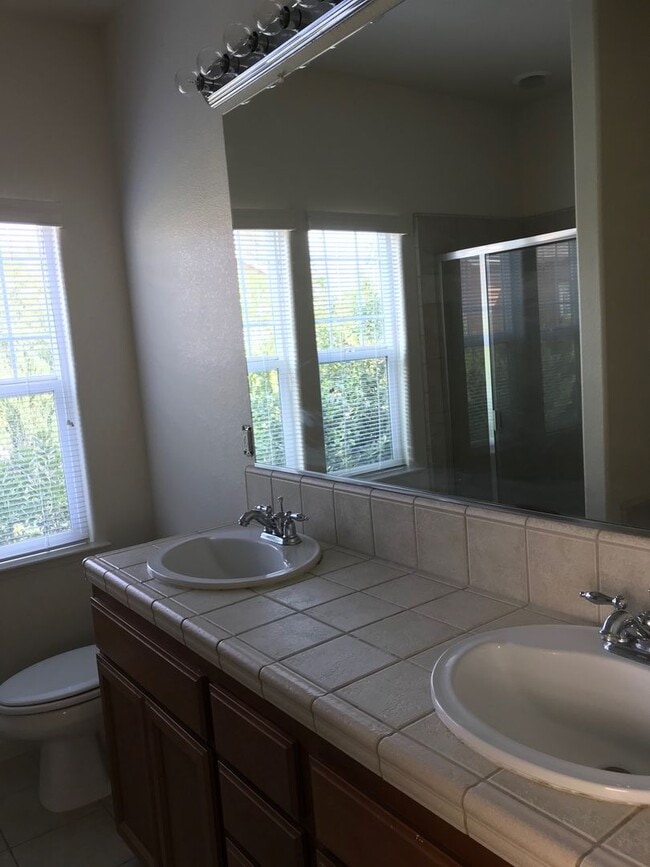 Building Photo - 3 Bedroom Home Close to Gym and Shopping-$1,000 OFF First Month's Rent