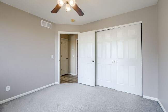 Building Photo - Charming Multi-Level Near Parks and Lakes!!