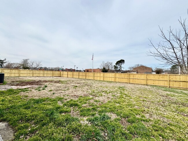 Building Photo - Fully-Renovated Ranch Home Available NOW! ...