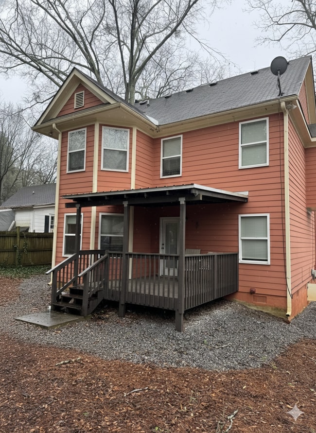 Building Photo - 4 Bedroom Downtown Beauty!