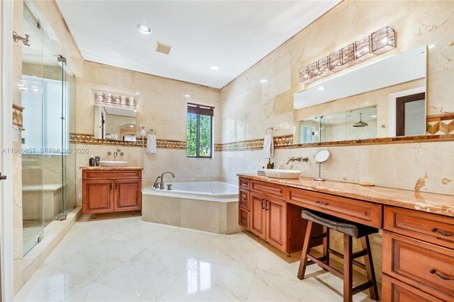 Building Photo - 5621 SW 68th Ct