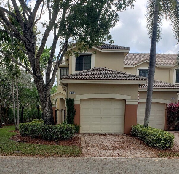 Building Photo - 3808 Tree Top Dr