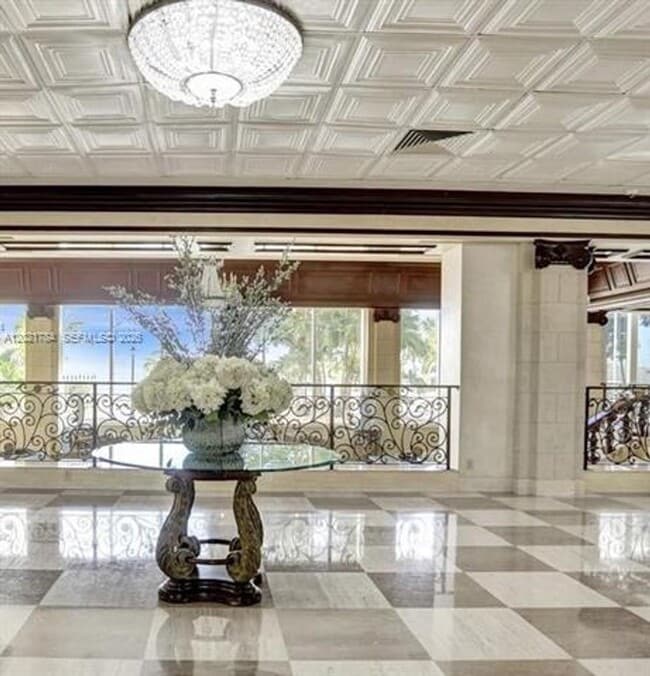 Building Photo - 2030 S Ocean Dr