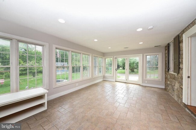 Building Photo - 966 Paige Ct