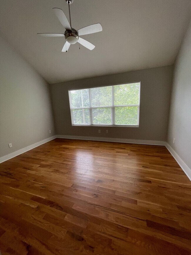 Building Photo - Incredible 2 Bedroom 2.5 Bath Townhome wit...