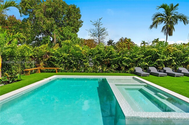 Building Photo - 245 NE 116th St