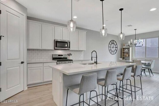 Building Photo - 13196 W Redstone Dr