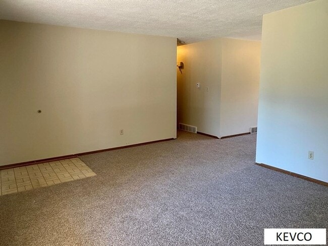 Building Photo - Four Bedroom Single Family Home with Large Backyard