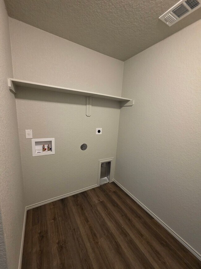 Building Photo - 3 Bedroom / 2 Bath Duplex Copperas Cove