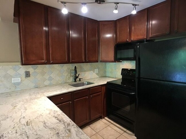 Building Photo - "Charming 2-Bedroom Retreat in Lisle with Spacious Living – 850 Sq Ft of Comfort!"