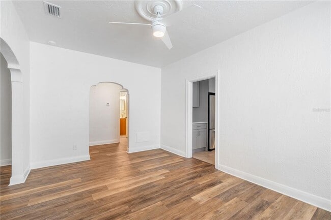 Building Photo - 206 N Albany Ave