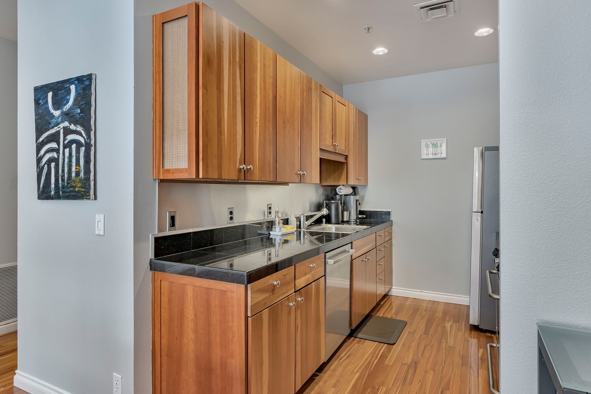 Building Photo - 618 NW 12th Ave