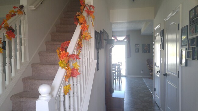 Building Photo - Modern 4 Bedroom, 2.5 Bath West Side Single Family Home