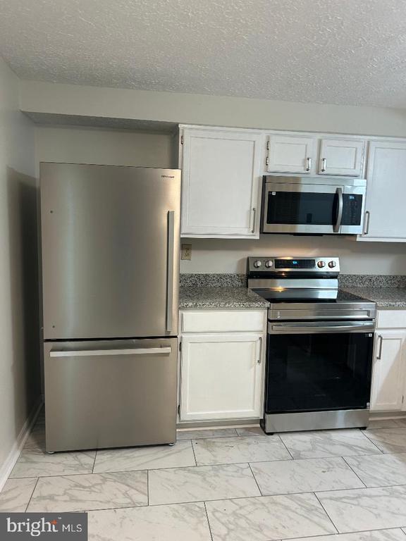 Building Photo - 41 Vanderbilt Ct