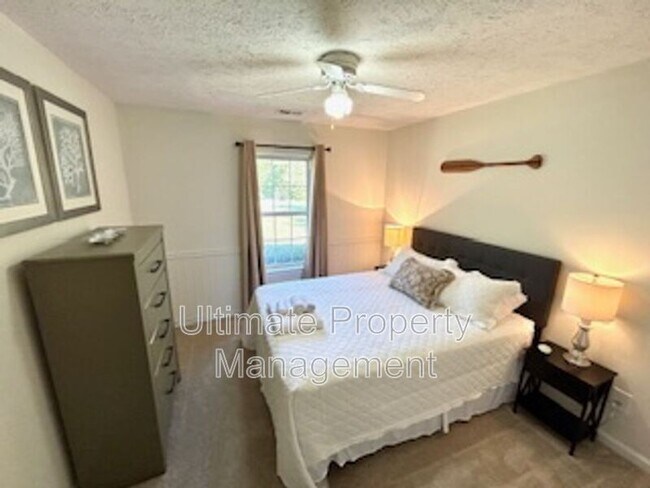 Building Photo - 2447 Frink Lake Dr